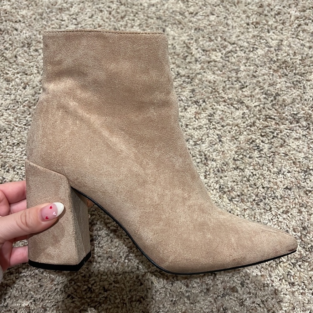 Ankle Boots Suede Size 7.5 Brand is So Me Only Worn a couple times super comfy